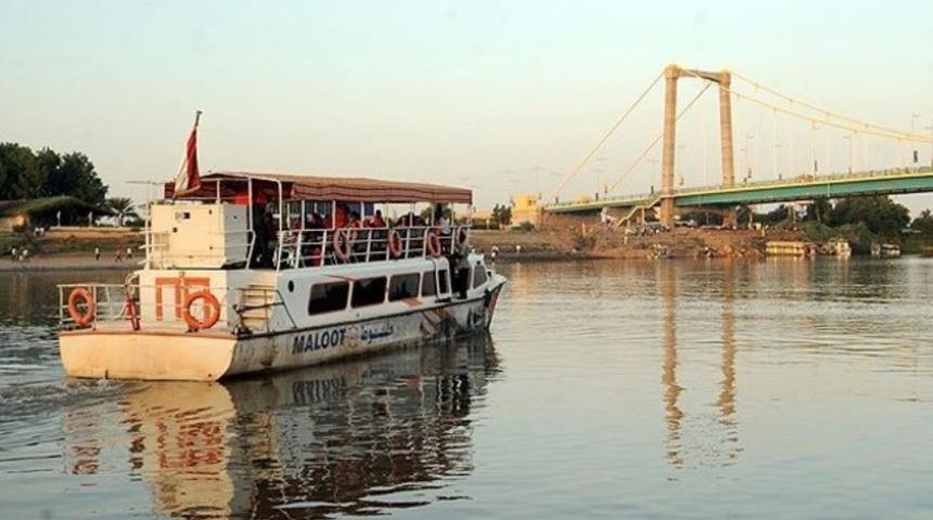 &Ccedil;atışmalardan ka&ccedil;an 150 kişi Nil'de boğuldu