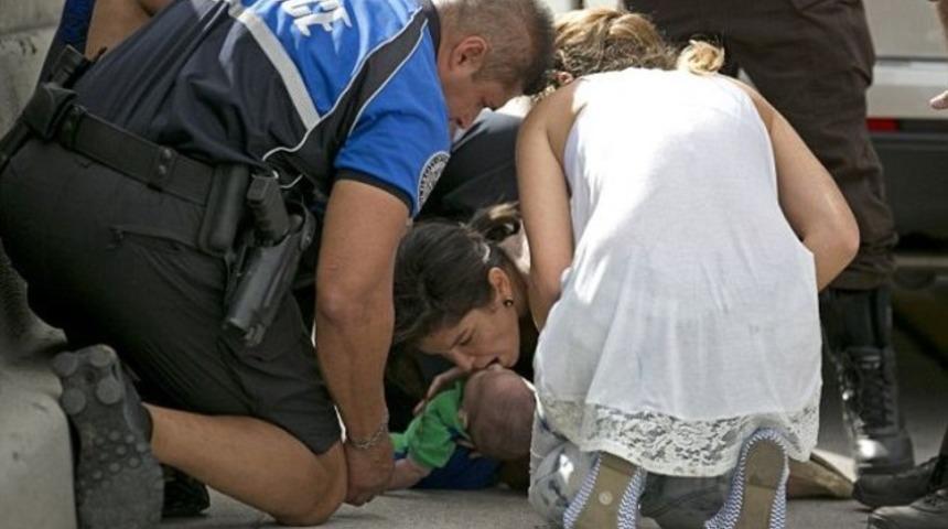 Otobanda minik bebeği b&ouml;yle kurtardılar