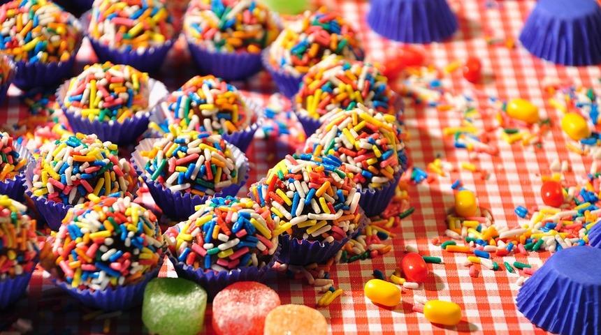 Evinizi mis gibi portakal kokusu saracak: Portakallı irmik topları tarifi!