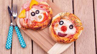 Klasik pizza tariflerinden sıkılanlar için lokmalık pizza tarifi ideal bir seçim olacak!