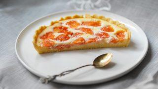 Canınız çektiğinde az bir malzemeyi çırpıp hemencecik hazırlayın: Tavada yumuşacık şeftalili kek tarifi