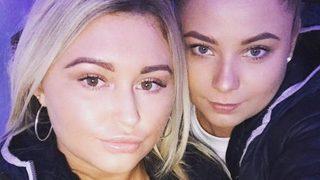 Pencerede öpüşen lezbiyen çifti gören komşuları çileden çıktı! Arabalarına çarpıp küfürler savurdu