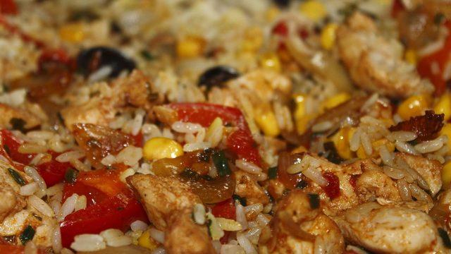 Rengarenk ve lezzetli bir şölen: İran pilavı tarifi