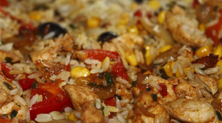 Rengarenk ve lezzetli bir ş&ouml;len: İran pilavı tarifi