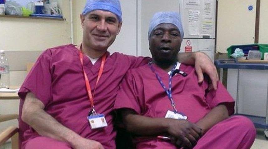 Turhan Çömez İngiltere'de sünnetçi oldu