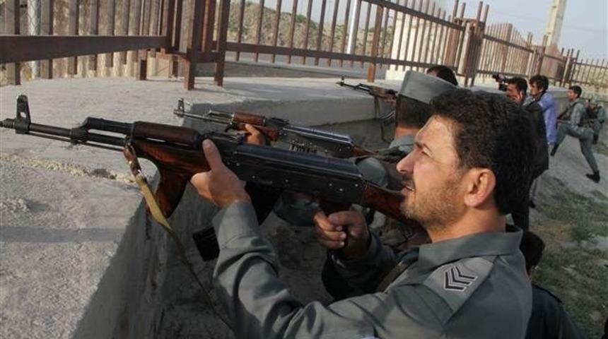 Afganistan'da havalimanına saldırı: 5 ölü