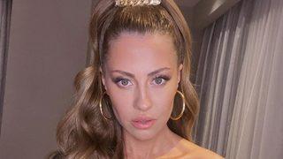 Derya Uluğ Instagram'dan paylaştı! İnce beliyle dikkat çekti