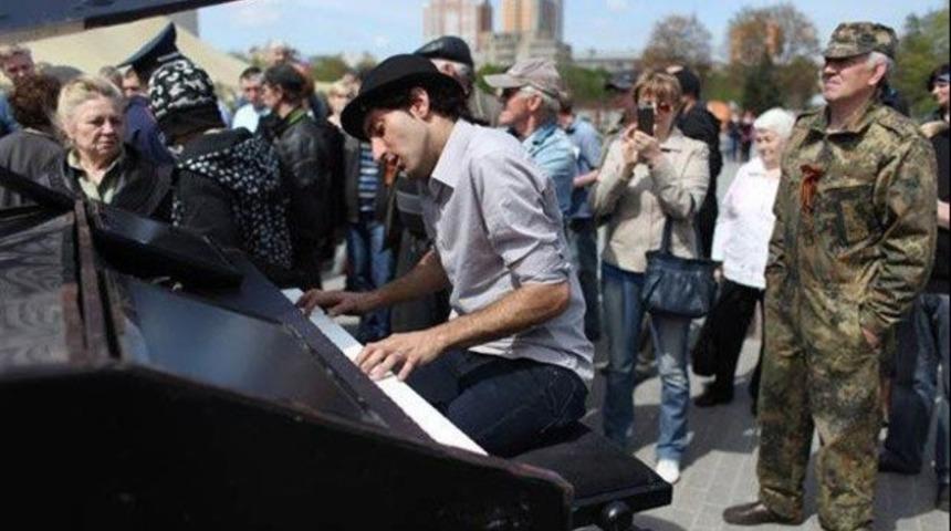 O piyanist Ukrayna'da ortaya &ccedil;ıktı