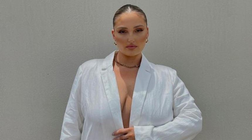 Büyük beden model Riley Hemson, giyim markalarını eleştirdi! “Daha büyük bedenlere hitap etmelisiniz"