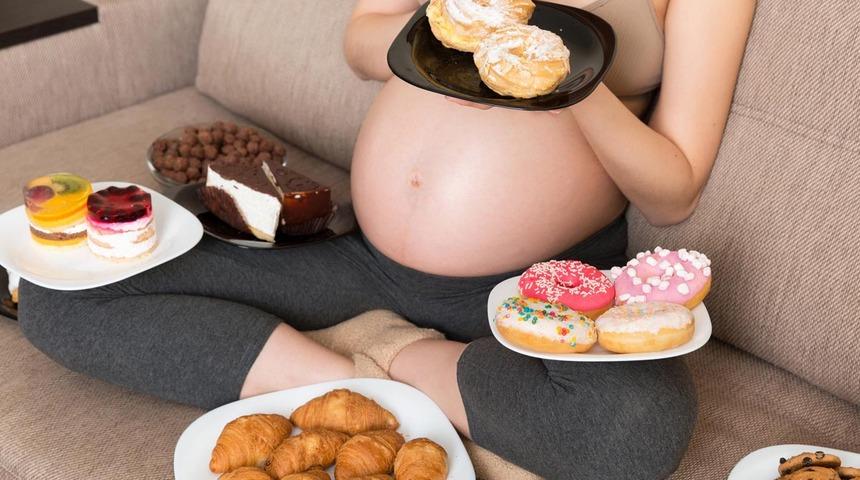 Hamilelikte ka&ccedil;ınmanız gereken beş &ouml;nemli beslenme hatası