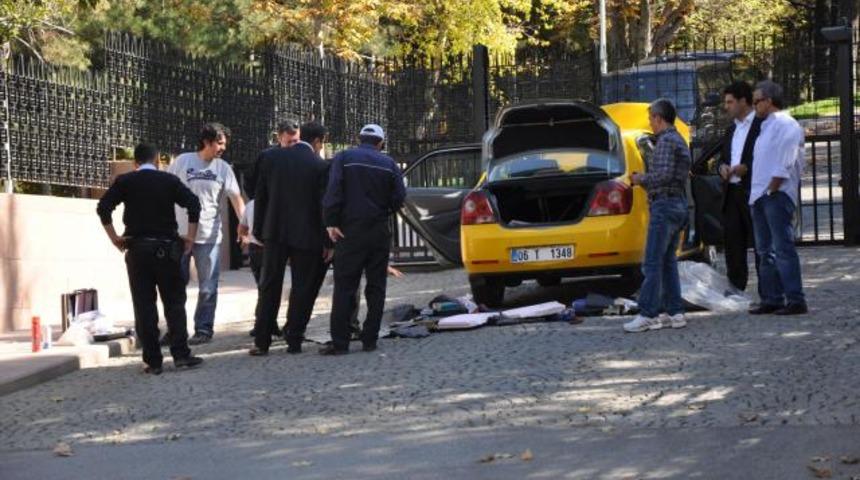 &Ccedil;ankaya K&ouml;şk&uuml; kapısında bomba alarmı