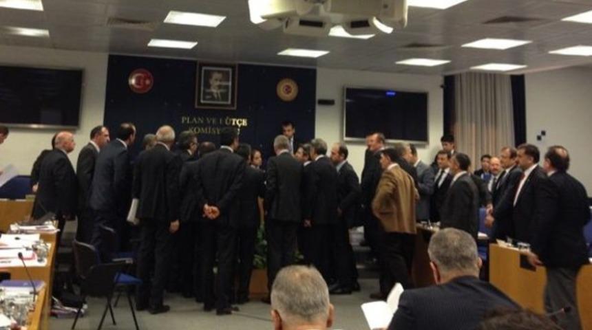 Meclis'te yumruklu kavga