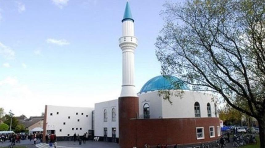 Cami önüne domuz leşi