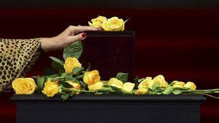 Marquez sarı güller ve kelebeklerle uğurlandı