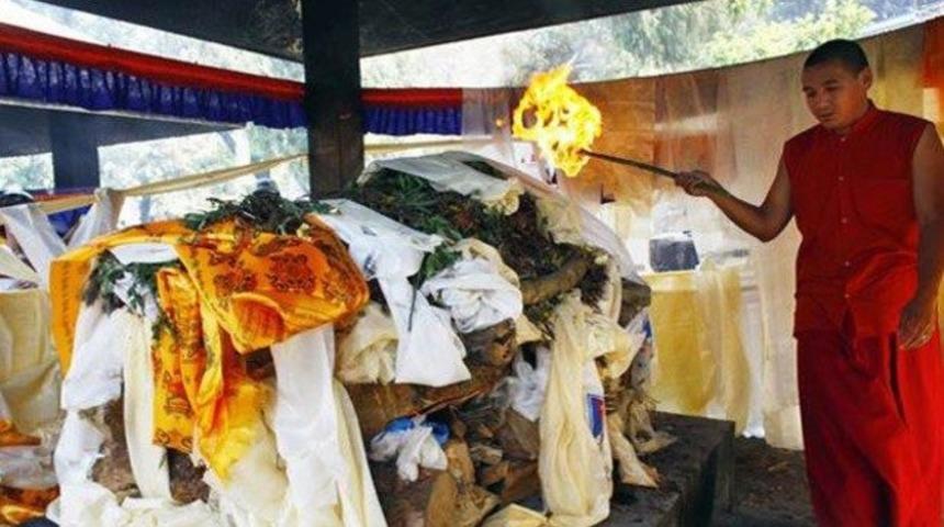 Bu sene Everest'e tırmanılmayacak