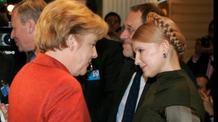 Merkel'den Timoşenko'ya telefon