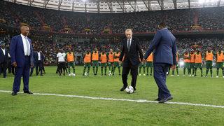 Cumhurbaşkanı Erdoğan, Senegal Stadı'nın açılışına katıldı... Sahaya inip paslaştı