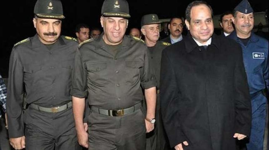 Mısır'da hükümet istifa etti