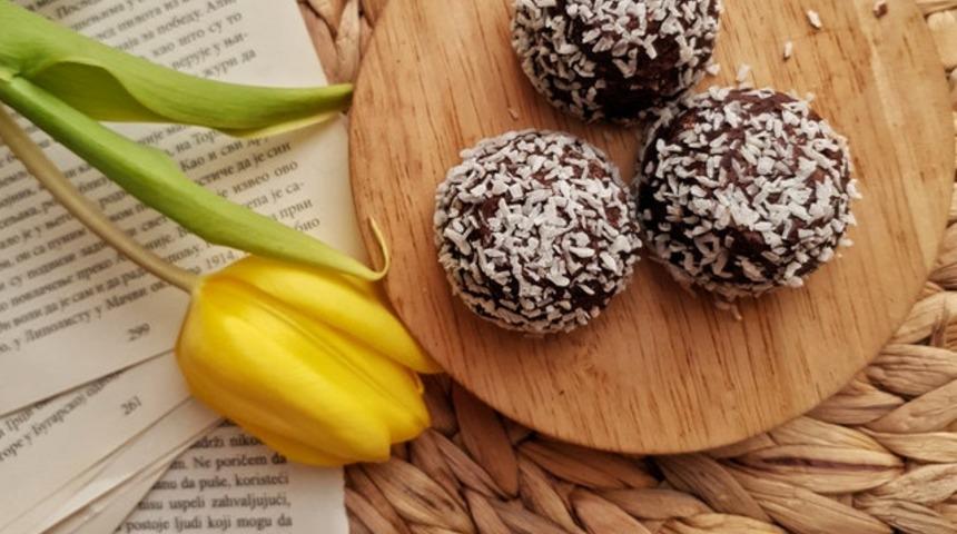 Tatlı ş&ouml;lenine hazır olun! İşte kuru meyvelerle yapabileceğiniz 3 farklı tatlı tarifi...