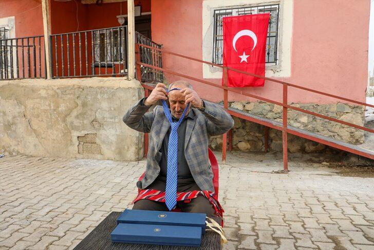 Vanlı kravat tutkununa Cumhurbaşkanlığından armağan G3