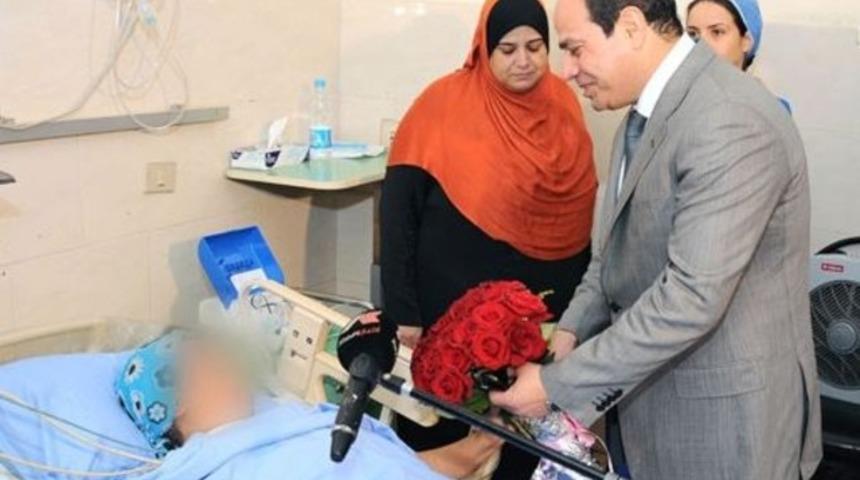 Sisi'den tacize uğrayan kıza ziyaret