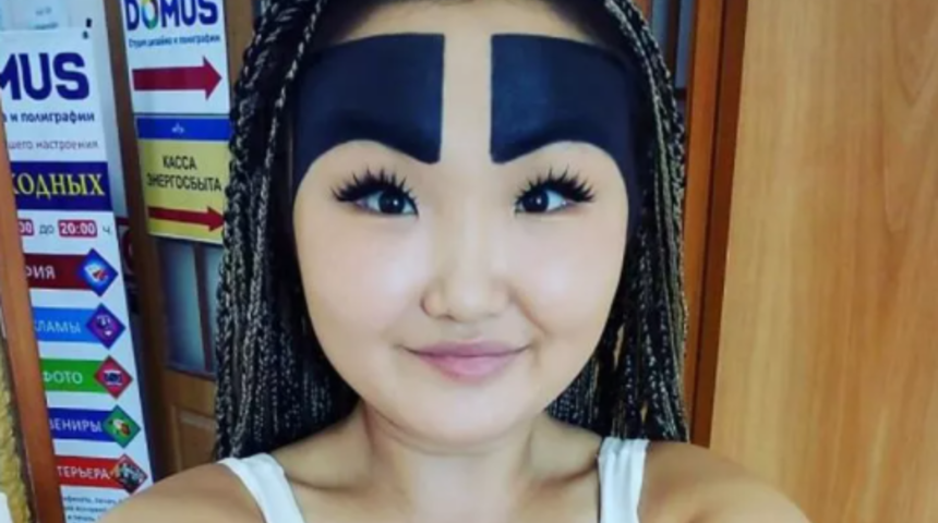 Dünyanın en büyük kaşlarına sahip sosyal medya fenomeni Anzhelika Protodyakonova görenleri şaşırtıyor! “Bu nasıl oluyor?”