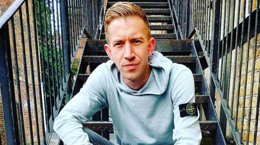 Arkadaşları cinsel organının büyüklüğü karşısında şaşırınca yetişkin film yıldızı olmaya karar verdi