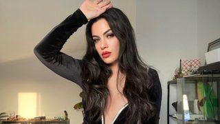 Göğüslerini iple bağladığı pozu olay olmuştu! Kısmetse Olur'un Sibel'inin mesleği bakın neymiş