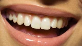 Pembe Estetikle Çekici Bir Gülümsemeye Kavuşun