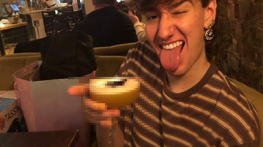 Eşcinsel adam leopar desenli pantolonu nedeniyle restorana alınmadı! Sosyal medyadan tepki gecikmedi