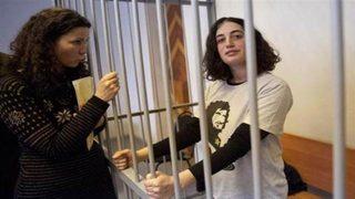 Merkel'den Putin'e Greenpeace mesajı