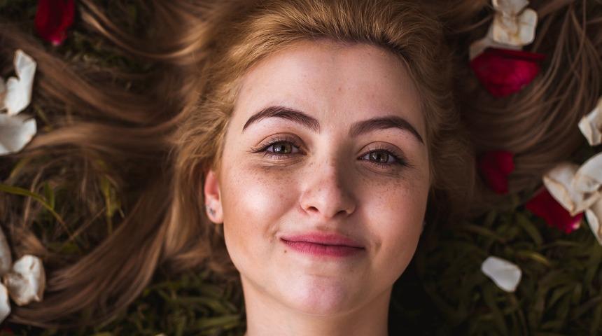 Tahriş etmeden cilt tonunuzu açacak tamamen doğal yöntemler!