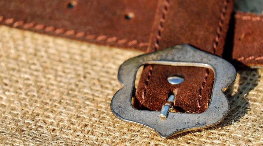 Kıyafetlerinizin şıklığını arşa çıkaracak kemer kullanma tüyoları!