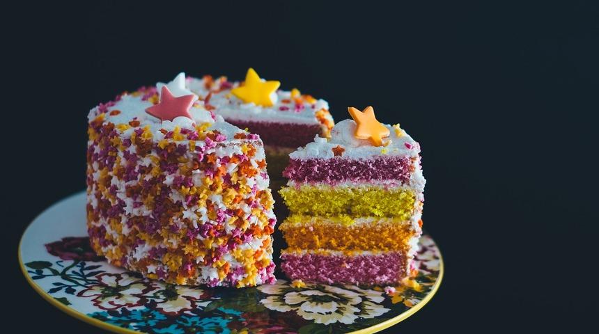 Pastalarınızı ev yapımı granüllerle süsleyin: Evde pasta süsü tarifi