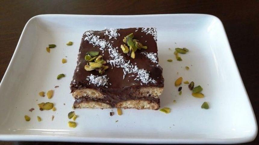 Kolay pasta tarifi arıyorsanız hemen yapın: Muzlu kedidili pasta tarifi