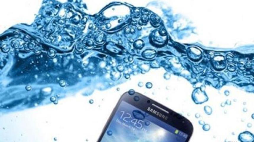 Galaxy S5 toza ve suya dayanıklı olacak