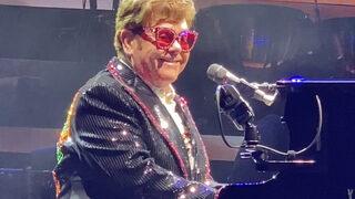 Ünlü müzisyen Elton John ölümden döndü! Arızalanan özel jeti acil iniş yaptı