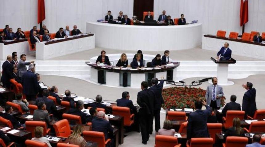 Meclis'te g&uuml;lme gerginliği