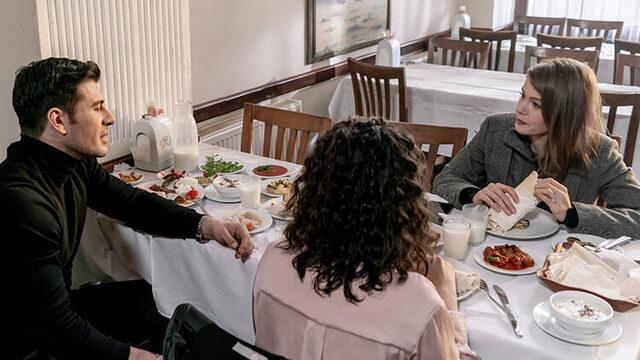 Camdaki Kız 32. yeni bölüm 2. fragmanı! Sedat ile boşanma kararı alan Nalan, Hayri ile yakınlaşıyor