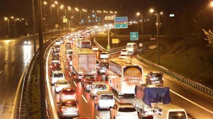 Bayram tatili d&ouml;n&uuml;ş &ccedil;ilesi başladı