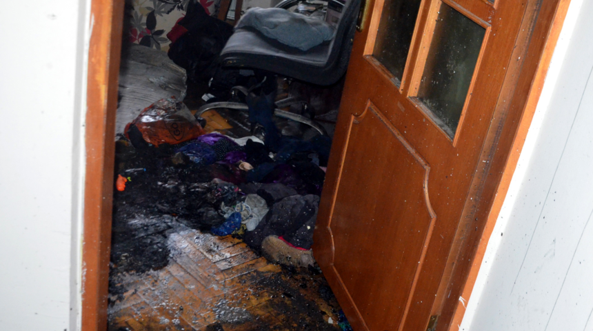 Avcılar'da komşu kabusu! ''Hepiniz öleceksiniz'' yazmıştı bu kez evi ateşe verdi