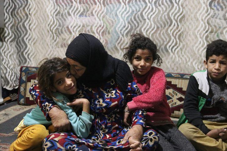 Suriyeli kadın 4 torununa hem annelik hem babalık yapıyor G3