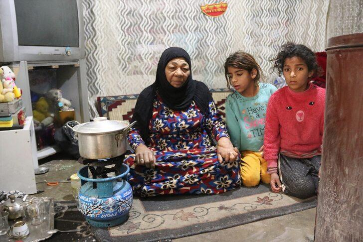 Suriyeli kadın 4 torununa hem annelik hem babalık yapıyor G4