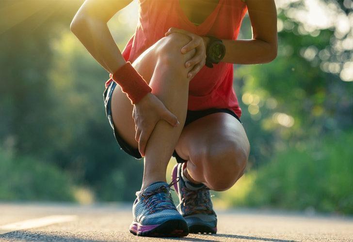 Diz ağrıları kabusunuz olmasın! Bu egzersizleri d&uuml;zenli olarak yaptığınızda...