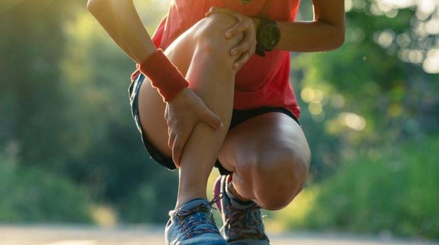 Diz ağrıları kabusunuz olmasın! Bu egzersizleri d&uuml;zenli olarak yaptığınızda...