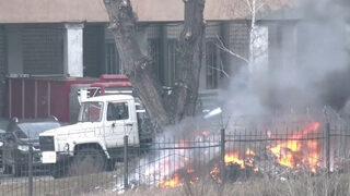 Savaş ortasında dünyayı meraklandıran görüntü! Bakanlık önünde yakılan gizemli belgelerde ne vardı?