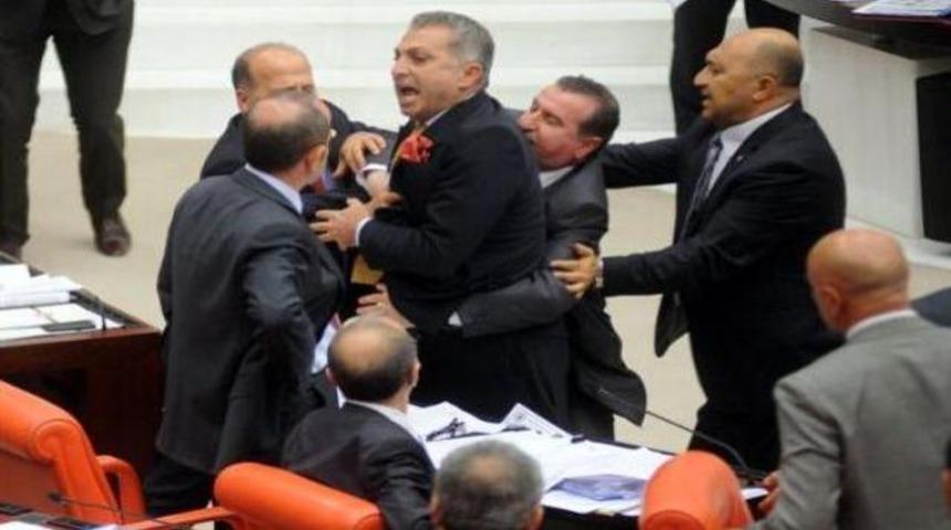 Meclis'te taciz kavgası!