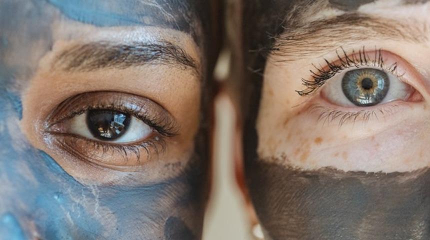 &Ccedil;amur deyip ge&ccedil;meyin! İşte şaşırtan etkileriyle &ccedil;amurun cilt bakımında kullanımı...