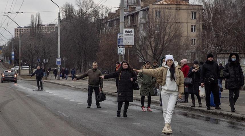 Ukrayna'nın farklı kentlerindeki T&uuml;rkler anlatıyor: Evlerimizde bekliyoruz, ka&ccedil;acak yerimiz yok