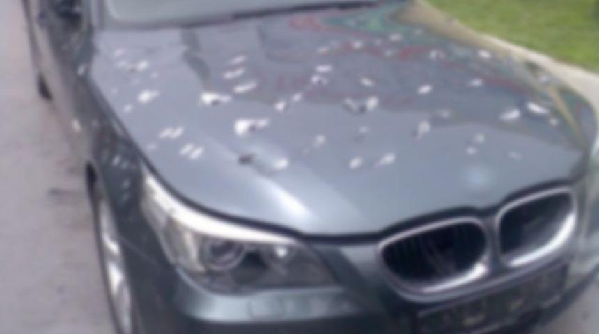 Alman diplomatların aracına saldırı